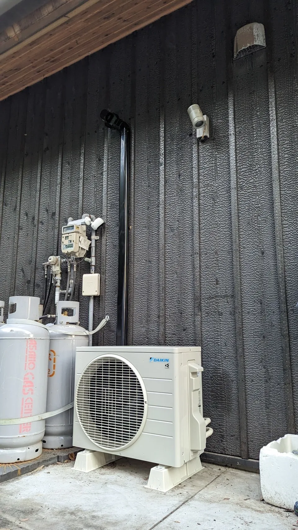 安いからおすすめ！元消防士の岡山エアコン取り付け業者はUNO設備へ！